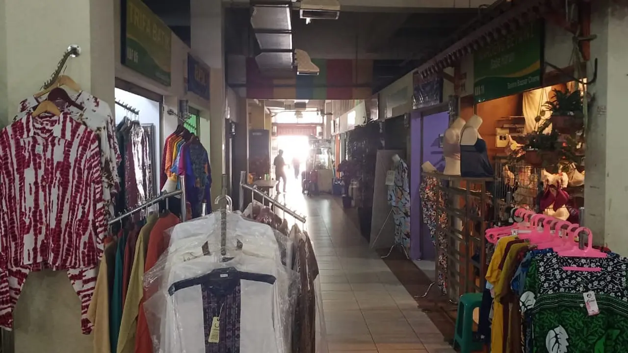 PPKM Darurat, Pedagang di Pasar Segar Cinere Depok Masih Membandel