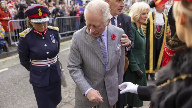 Raja Charles III Dilempari Telur oleh Aktivis Lingkungan Saat Kunjungan Kerajaan