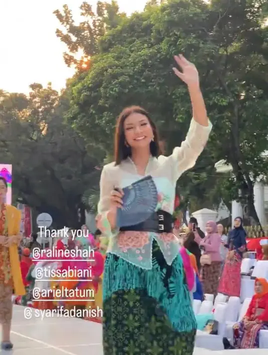Shareefa Daanish turut hadir mengenakan kebaya encim dari Roemah Kebaya Vielga, dipermanis obi belt dan kain rok batik koleksi pribadi. [Instagram/roemah_kebaya_vielga]
