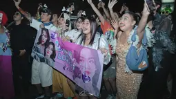 Mengusung tema D'Acadeummy 24, acara ini menghadirkan suasana unik dengan dress code bernuansa dangdut. Terlihat Boiyen, Ayya Renita, hingga Ganta turut meramaikan dengan membawa banner khas fans dangdut yang sedang mendukung idolanya di ajang pencarian bakat. (Liputan6.com/IG/@ummi_quary)