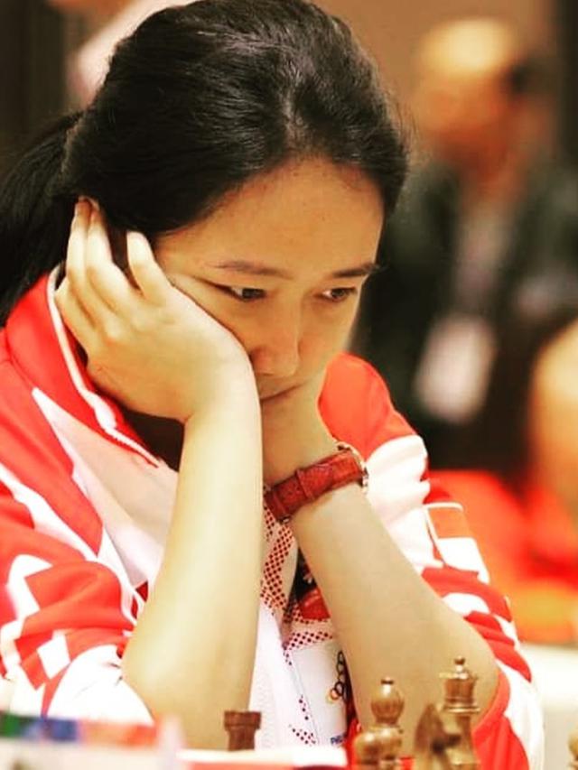 Gaya GM Irene Sukandar saat Main Catur, Penuh Konsentrasi