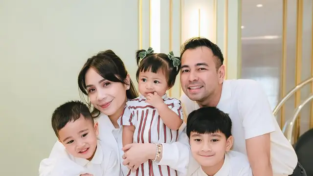 Outfit Mentereng Baby Lily di Ulang Tahunnya, Jadi Bayi Sultan Kenakan Dress Gucci hingga Dior