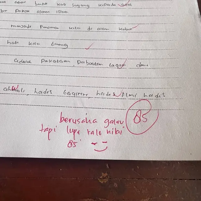 6 Komentar Guru di Lembar Jawab Murid yang Dapat Nilai Bagus Ini Bikin Senyum