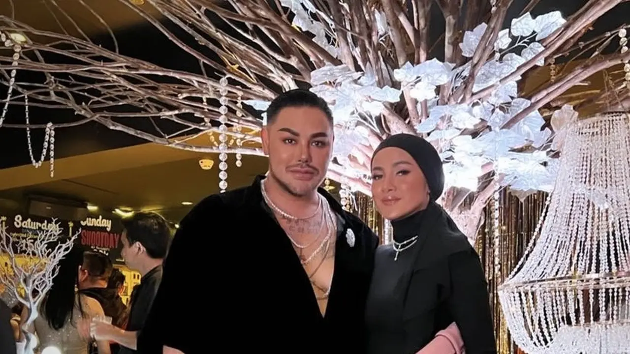 Busana Glamor Para Artis Hadir di Pesta Ulang Tahun Ivan Gunawan