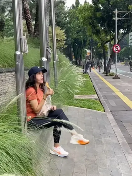 Ussy Sulistiawaty jogging [Instagram/ussypratama]