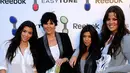 Sebagai pemilik dari ‘Dash Store’ Kim Kardashian dan Kris Jenner telah mengetahui kejadian ini. Menyikapi dengan tenang, hal pertama yang ditanya Kim dan Kris adalah apakah ada yang tersakiti di dalamnya atau tidak. (AFP/Bintang.com)