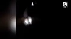 Terekam sosok putih diboncengi pengendara motor.