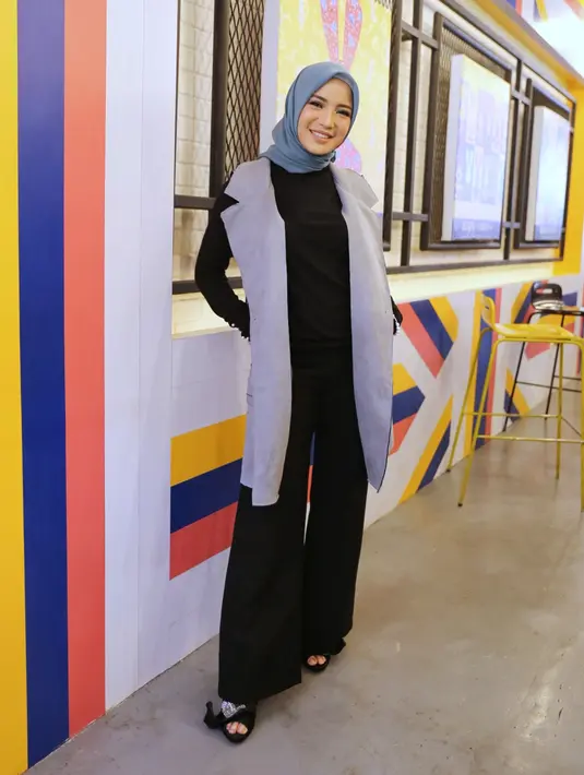 Sejak Chacha Frederica memutuskan berhijab, pemeran dalam film Buruan Cium Gue itu juga tak mau lagi keluar rumah saat malam hari. Untuk meeting atau ketemuan, kecuali sangat penting. (Adrian Putra/Bintang.com)