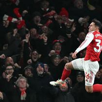 Bek Arsenal, Martin Zubimendi, merayakan gol kedua timnya dalam pertandingan sepak bola Liga Inggris (Premier League) antara Arsenal dan Aston Villa di Emirates Stadium, London, pada 30 Desember 2025. (Ben STANSALL / AFP)