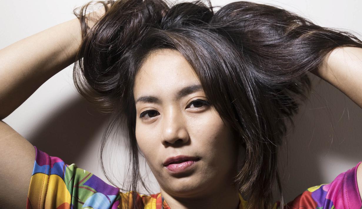 Pesona pevoli nasional, Berllian Marsheilla yang tampil cantik. (Bola.com/Vitalis Yogi Trisna) 