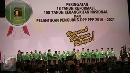 Suasana pelantikan pengurus DPP PPP dalam acara Peringatan Hari Kebangkitan Nasional  di Jakarta, Jumat (20/5/2016). Acara tersebut untuk Peringatan ke-108 Hari Kebangkitan Nasional dan peringatan 18 Tahun Reformasi. (Liputan6.com/Faizal Fanani)