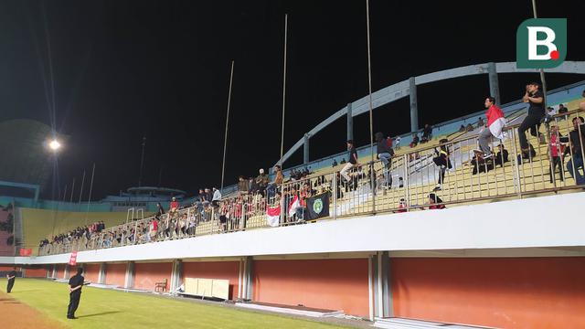 Tribun Kosong Stadion Maguwoharjo