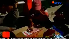 Beberapa waktu lalu, para netizen dibuat geram dengan aksi seorang Youtuber yang membagi-bagikan bingkisan berisi batu dan sampah kepada para waria. Kali, ini para netizen dibuat kagum dengan aksi dua orang pria 'Crazy Rich Surabaya'.