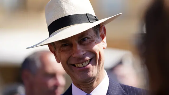 Pangeran Edward dari Inggris, Duke of Edinburgh menjadi tuan rumah perayaan Penghargaan Emas untuk penerima penghargaan Duke of Edinburgh, di Istana Buckingham di London pada tanggal 9 Mei 2025. Yui Mok / POOL / AFP