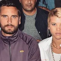 Sofia Richie, mantan kekasih Justin Bieber kini tengah berbahagia lantaran baru saja memiliki kekasih yang baru. Dia adalah Scott Disick, mantan kekasih Kourtney Kardashian. Keduanya pun tampak bahagia saat ini. (Instagram/richieupdates)
