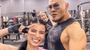 <p>Tidak hanya berdua saja, Azka Corbuzier juga kadang terlihat akrab saat bersama Deddy dan Sabrina di tempat gym. Momen ketiganya selfie bersama ini curi perhatian. Momen sumringah terlihat jelas dari paras ketiganya. (Liputan6.com/IG/@sabrinachairunnisa_)</p>