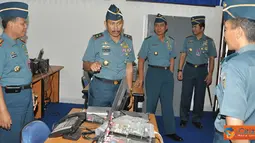 Citizen6, Surabaya: Usai tatap muka dengan Antap STTAL, Dankobangdikal berkesempatan melihat beberapa sarana yang dimiliki STTAL, antara lain laboratorium computer, bahasa, dan APK. (Pengirim: Penkobangdikal).