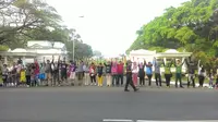 Aksi memeluk Kebun Raya Bogor gagal mencapai target (Achmad Sudarno/Liputan6.com)