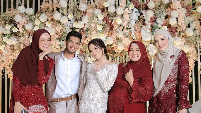 Shireen dan Zaskia Sungkar pakai kebaya (Instagram/shireensungkar)