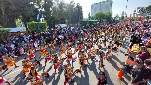Sambut HUT Jateng ke-72, Ribuan Seniman Jaranan Tumpah Ruah di Simpang Lima Semarang