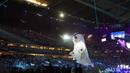 <p>Maskot Piala Dunia 2022, La'eeb tampil saat upacara pembukaan di Stadion Al-Bayt, Qatar, Minggu (20/11/2022).&nbsp;(AP Photo/Darko Bandic)</p>