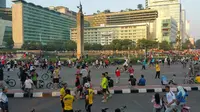 Warga Ibu Kota ramaikan Car Free Day di Bundaran Hotel Indonesia. (Liputan6.com/Nanda Perdana Putra)