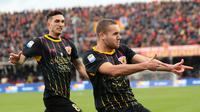 Selebrasi penyerang Benevento usai menjebol gawang AC Milan. Di markas Benevento, Milan tertahan 2-2. (CARLO HERMANN / AFP)