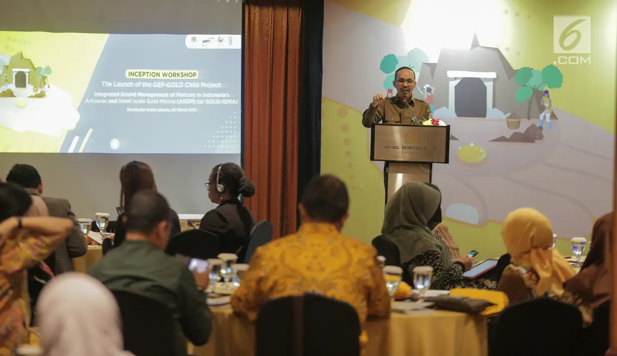 Sayid Muhadhar (Sesditjen PSLB3) memberikan paparan terkait membatasi penggunaan merkuri di Indonesia dalam pembukaan proyek peluncuran inisiatif pembatasan penggunaan merkuri di Indonesia di Jakarta, Selasa (26/3). (Liputan6.com/Faizal Fanani)
