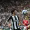 Sandro Tonali membawa Newcastle United menggilas Manchester United 4-1 di St. James's Parks, Minggu (13/4/2025). (AFP/Andy Buchanan)
