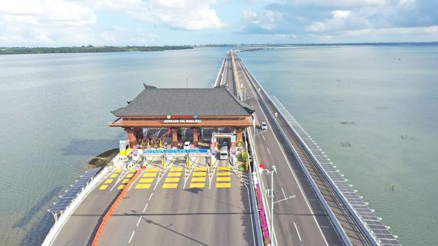Dukung Presidensi G20, PLTS Jalan Tol Bali-Mandara Beroperasi