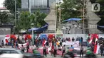 Massa dari Aliansi Anak Bangsa Cinta Kedamaian menggelar aksi unjuk rasa di depan Gedung Polda Metro Jaya, Jakarta, Senin (7/12/2020). Massa menuntut aparat kepolisian segera menangkap Rizieq Shihab atas dugaan pelanggaran protokol kesehatan beberapa waktu lalu. (Liputan6.com/Immanuel Antonius)