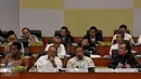 Menko Perekonomian Darmin Nasution (kedua kanan) dan Menteri Pertanian Amran Sulaiman (kedua kiri)  mengikuti raker dengan Badan Anggaran DPR di Kompleks Parlemen Senayan, Jakarta, Senin (7/9). Rapat itu membahas RUU APBN 2016.(Liputan6.com/Johan Tallo)