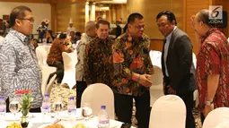Panglima Jendral TNI Gatot Nurmantio dan Menkominfo Rudi Antara saat menyapa para pimpinan redaksi pada pada acara Silaturahmi Dewan Pers dengan Masyarakat Pers di Hotel Aryaduta Jakarta, Jumat (14/7). (Liputan6.com/Angga Yuniar)