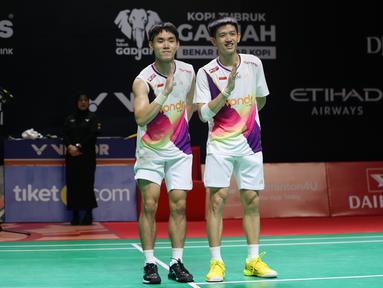 Ganda putra Indonesia Raymond Indra/Nikolaus Joaquin sukses memenangi duel sesama wakil Indonesia Sabar Karyaman Gutama/Moh Reza Pahlevi Isfahani pada laga semifinal Indonesia Masters 2026 di Istora Senayan, Jakarta, Sabtu (24/01/2025). Pasangan muda itu menang dua gim langsung dengan skor 21-19, 21-14. (Bola.com/M Iqbal Ichsan)