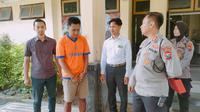 Kapolres Bangkalan AKBP Wiwit Ari Wibisono bertemu dengan tersangka Ario Dwi.