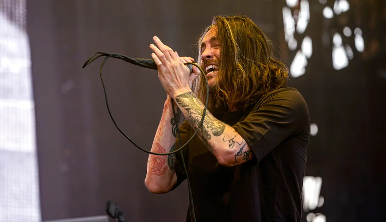 Brandon Boyd dari Incubus tampil pada festival musik Louder Than Life di Kentucky Exposition Center, Louisville, Kentucky, Amerika Serikat, 25 September 2022. (Photo by Amy Harris/Invision/AP)
