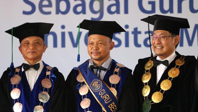 Pengukuhan Profesor Sisunandar dilakukan di tengah kebun kepala kopyor, UMP, Banyumas, Jawa Tengah. (Foto: Liputan6.com/UMP/Muhamad Ridlo)
