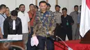 Terdakwa Basuki Tjahaja Purnama atau Ahok bersiap menjalani sidang lanjutan di Gedung Kementan, Jakarta, Selasa (4/4). Sidang akan memutar video durasi lengkap pidato Ahok di Kepulauan Seribu yang menjadi akar kasus ini. (Liputan6.com/Immanuel Antonius)