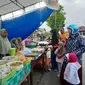 Berburu takjil di Padang Panjang. (Liputan6.com/ Dok. Kominfo Padang Panjang)