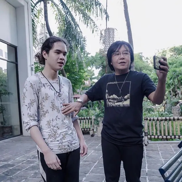 Jadi Ponakan Tersayang, Ini 7 Potret Kedekatan Ari Lasso dan Dul Jaelani