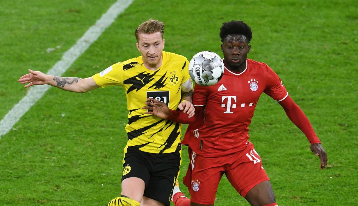 Bek Bayern Munchen yang masih berusia 20 tahun, Alphonso Davies (kanan) mempunyai kecepatan berlari yang luar biasa, yaitu 36,51 km/jam. Tak heran pihak lawan sering kewalahan ketika dirinya maju membantu serangan The Bavarians. (Foto: AFP/Pool/Andreas Gebert)