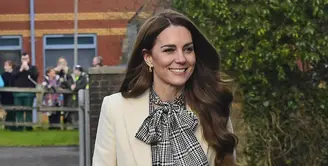 Kate Middleton, Putri Wales dari Inggris mengunjungi Ty Hafan, panti asuhan anak-anak yang berlokasi di Sully, dekat Cardiff, yang mendukung keluarga-keluarga di Wales, pada tanggal 30 Januari 2025. (Dok: Richard Pohle / POOL / AFP)