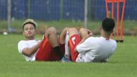 Pemain Persik Kediri, Adi Eko Jayanto, saat menjalani sesi latihan di Stadion Brawijaya Kota Kediri, sehari sebelum Persik menjamu KS Tiga Naga, Senin (28/6/2021) lalu. (Bola.com/Gatot Susetyo)