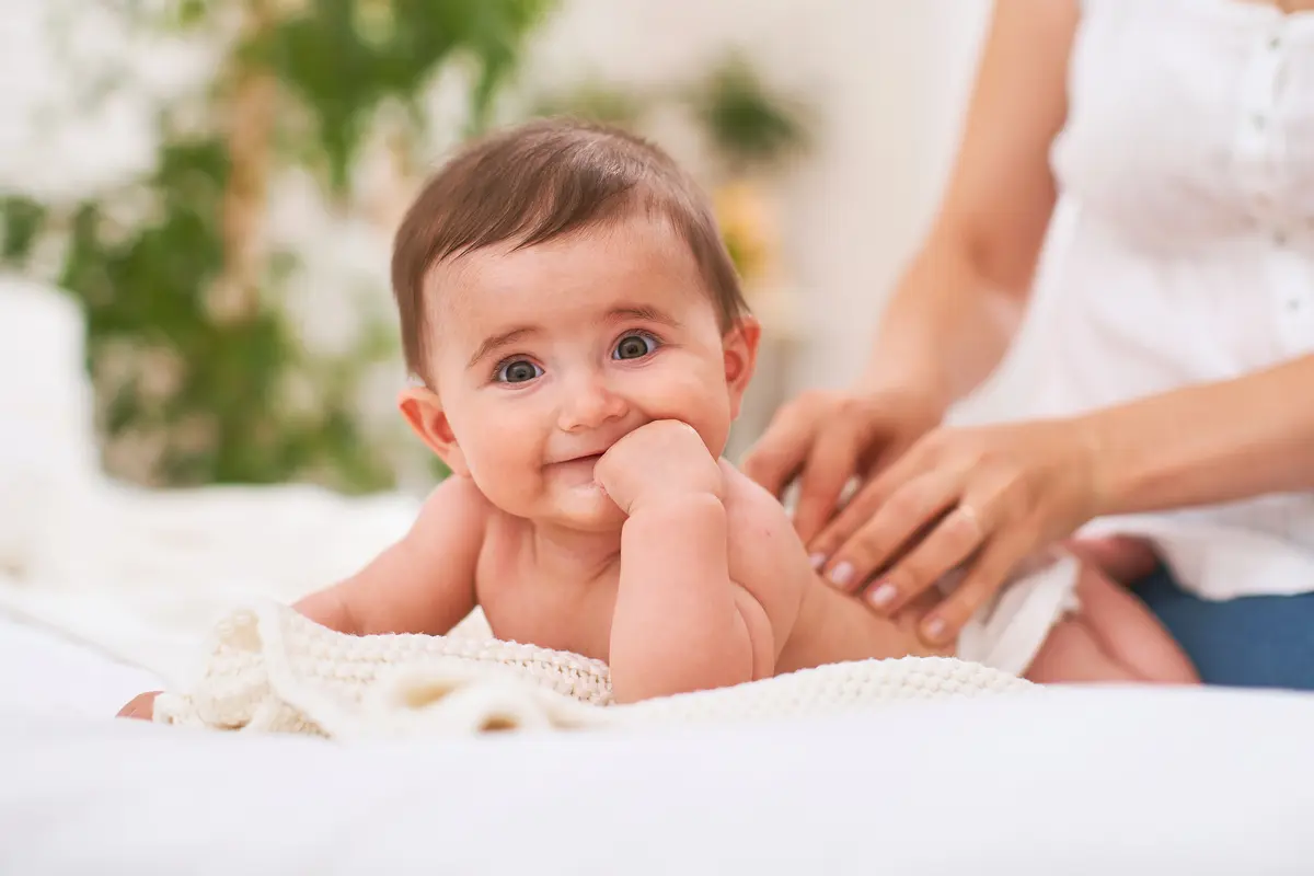 Memijat bayi