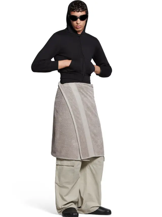 Rok Handuk Balenciaga. Dok. Balenciaga