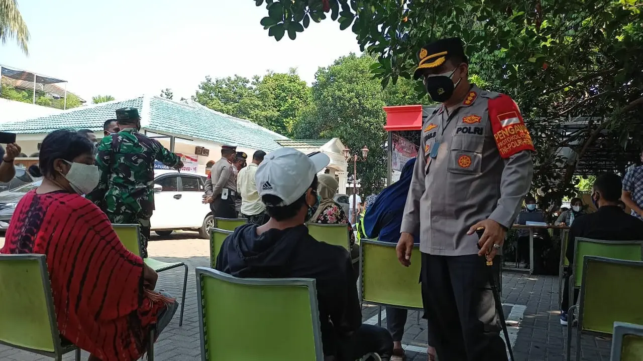 Kapolres Depok Tinjau Pelaksanaan Vaksinasi Covid-19
