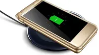 W2017, smartphone anyar terbaru lipat dari Samsung yang dibekali fitur fast charging wireless (sumber: phonearena.com)