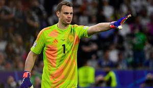 Sejak pertama kali digelar pada 1960, ajang pesta sepak bola antar-negara Eropa yang dikenal dengan Piala Eropa atau Euro telah mencatatkan beberapa rekor menarik, di antaranya adalah rekor kiper dengan penampilan terbanyak. Tercatat ada 4 kiper yang memimpin dalam daftar penampilan terbanyak di ajang Euro, dua di antaranya kini masih tampil pada Euro 2024 dan satu di antaranya diprediksi bakal mematahkan rekor sebagai penampil terbanyak. (AFP/Tobias Schwarz)