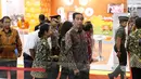 Presiden Joko Widodo didampingi Menteri BUMN Rini Soemarno saat mengunjungi pameran Indonesia Business and Development Expo (IBD Expo) di JCC, Jakarta, Rabu (20/9). (Liputan6.com/Angga Yunair)