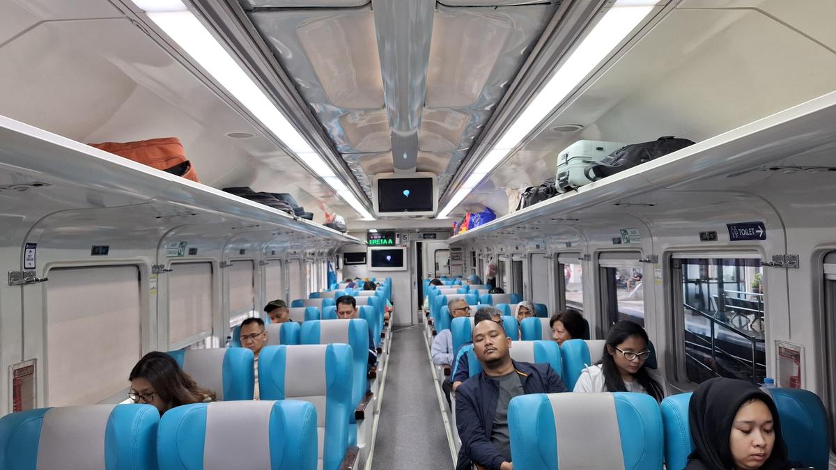 Viral Rombongan Emak Emak Berisik Di Kereta Api Begini Penjelasan Kai